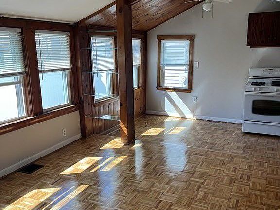 2nd image of 114 Charles St #A