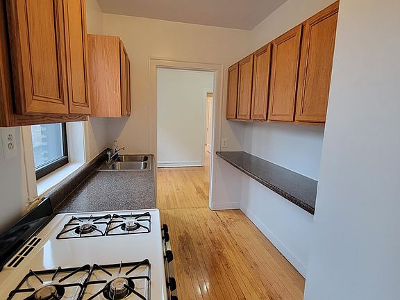 4th image of 3923 N Pine Grove Ave APT 2S