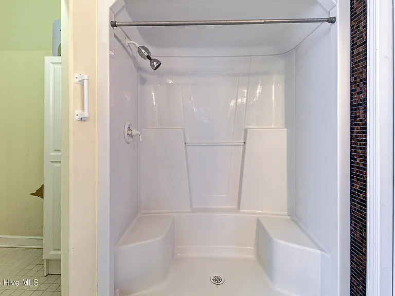 613 Clarendon Ave — Photo 18
