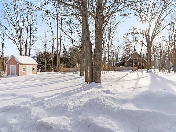 4th image of 3 Newell Farm Dr