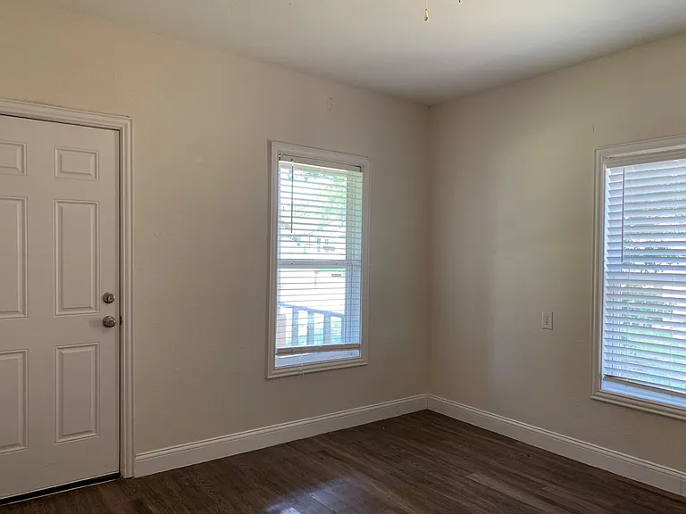 2222 W Bond St — Photo 13