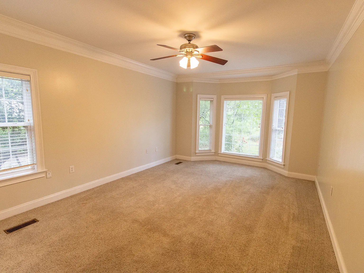 906 Monarch Circle - 1 — Photo 3