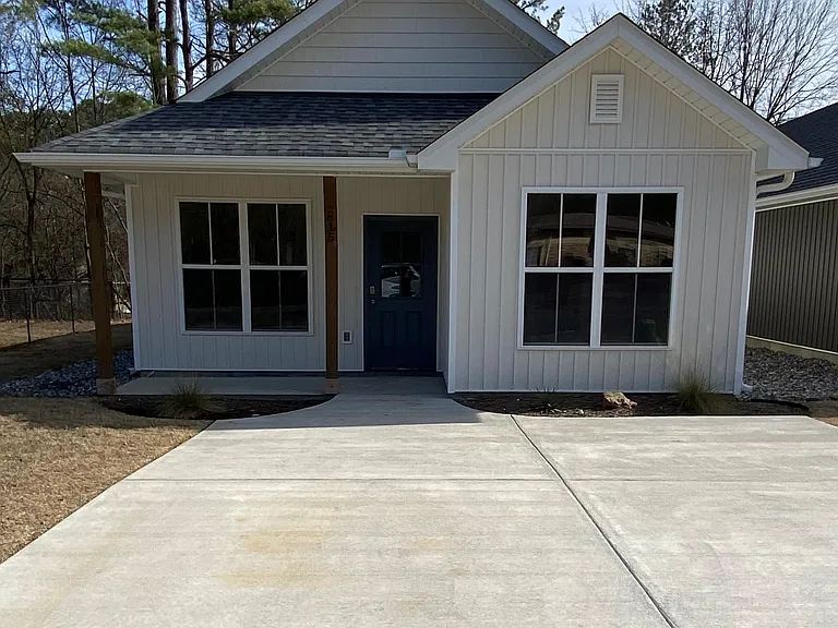 815 Brookside Dr — Photo 1