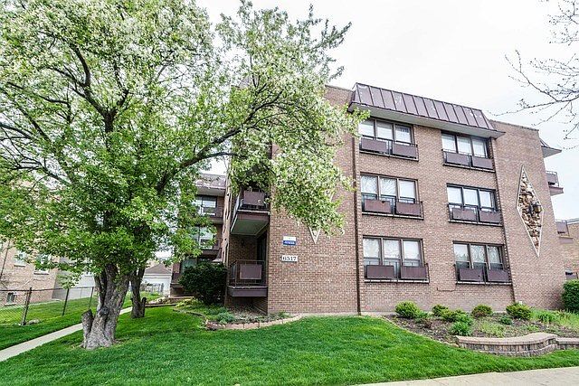 1st image of 6517 N California Ave APT 201