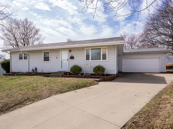 2814 Hillside Ct, Bettendorf, IA 52722