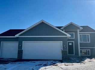 1510 Raccoon Ln, New Richmond, WI 54017