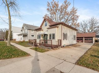 604 3rd St, La Porte City, IA