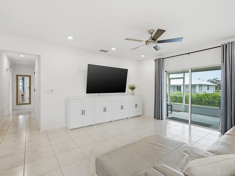 2220 SE Lucaya St — Photo 10