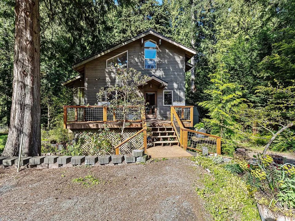 22030 E Lost Lake Rd
