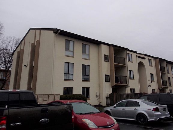 3rd image of 623 Center St APT 102