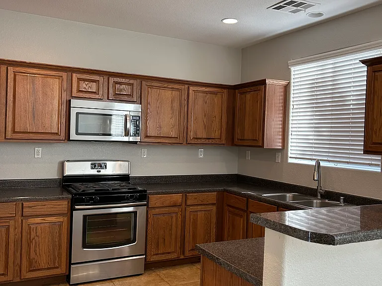 9025 Grenache St — Photo 3