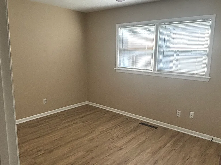 1807 Ashmoor Ln — Photo 8