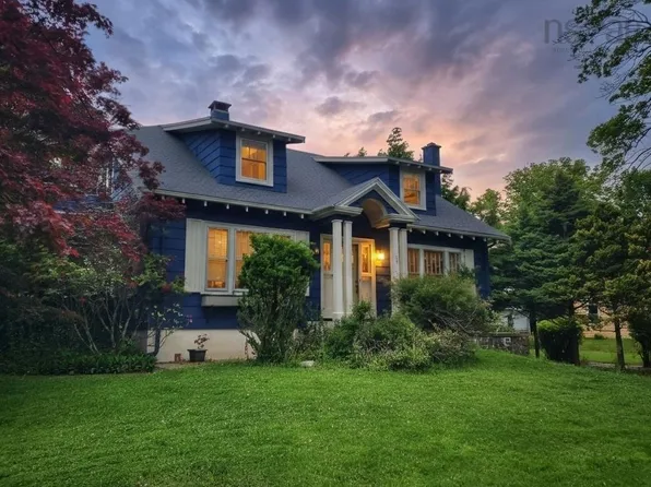 70 Victoria Rd #3&10, Lunenburg, NS B0J 2C0