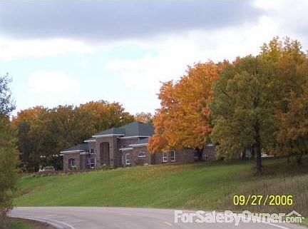 1st image of 1050 Shorewood Dr