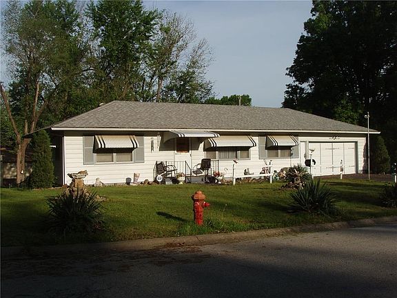 4th image of 2928 N 82nd Ter