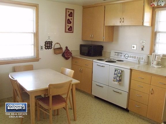Ahh, that 50's Kitchen, including appliances.