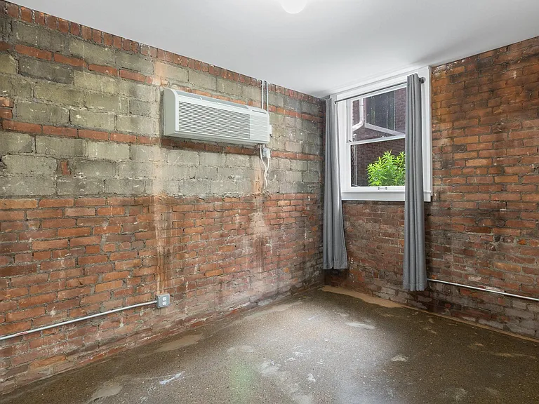1241 Hubbard St #101 — Photo 7