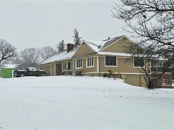 8415 Pflumm Rd, Lenexa, KS 66215