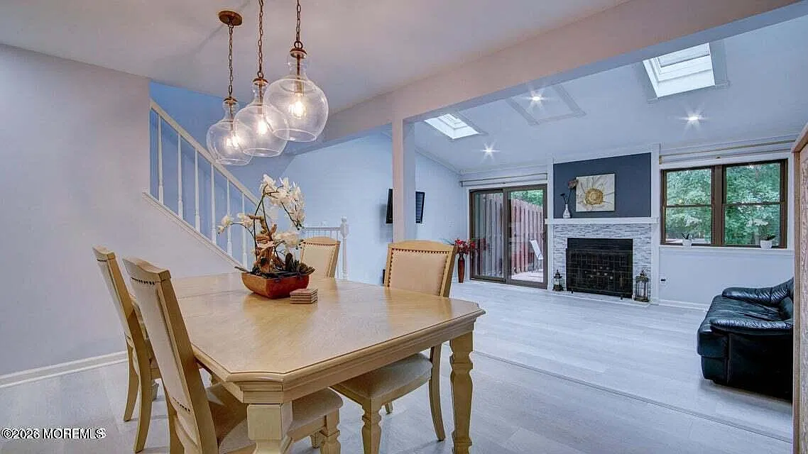 2 bed, 2.5 bath, 1314 sqft, $3,400 — Photo 2