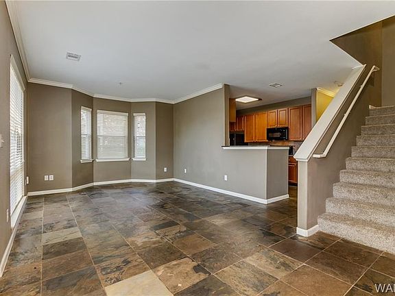 5th image of 600 13th St E APT 211