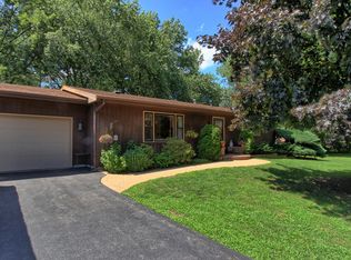 30190 N Oak Grove Ave, Libertyville, IL 60048