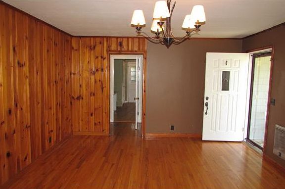 5th image of 171 Camelot Ct