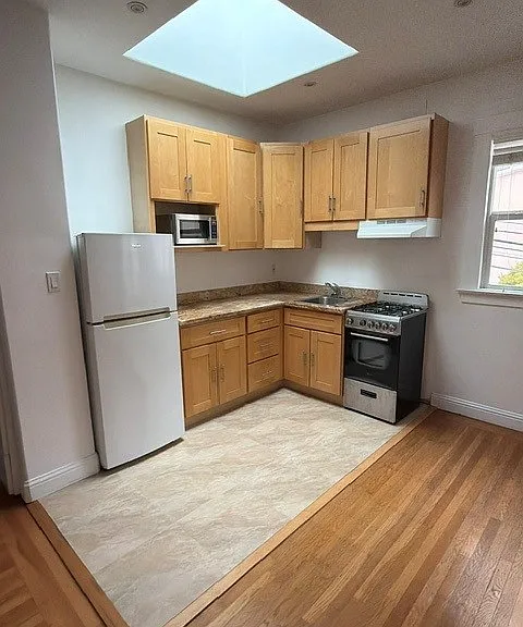 1392 Funston Ave #5 — Photo 5