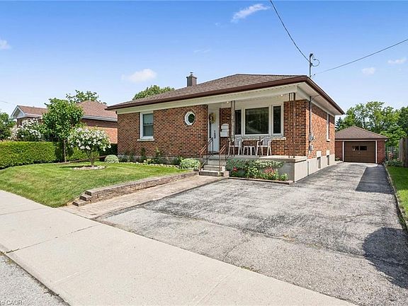 3rd image of 133 Emma St