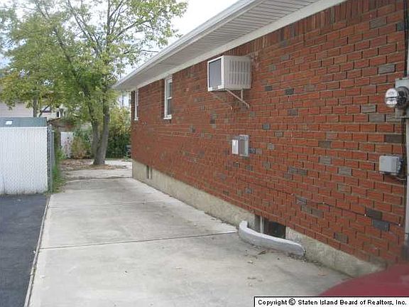 4th image of 186 Maybury Ave