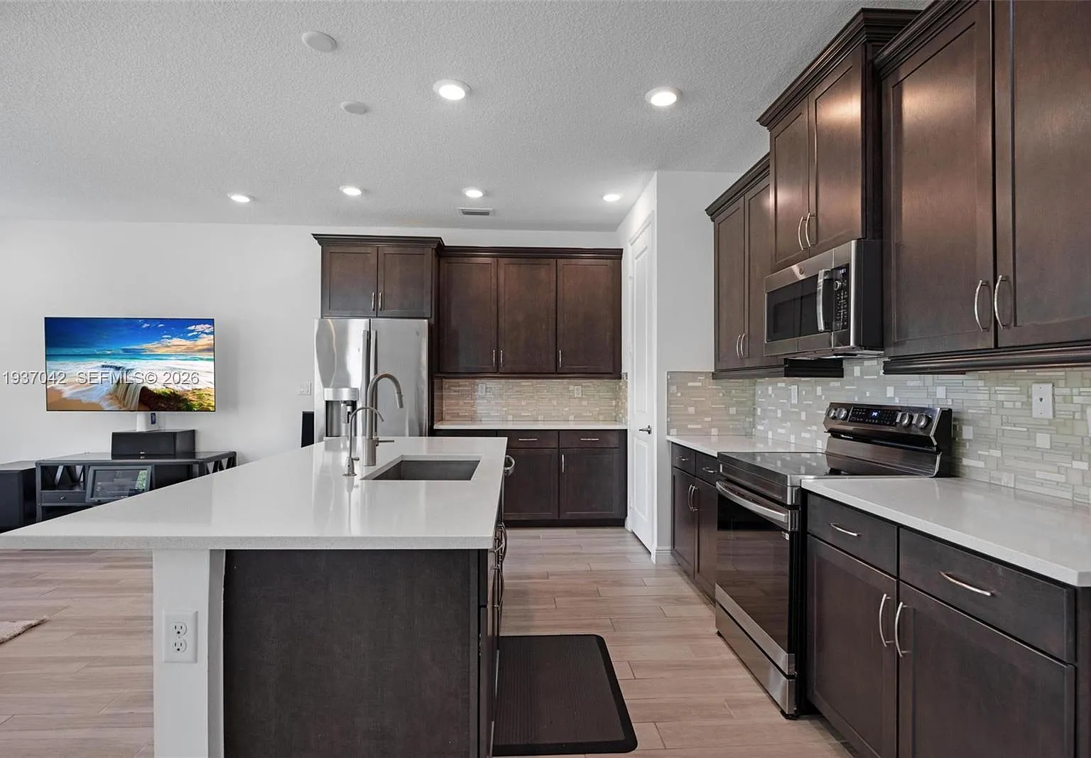 3 bed, 1830 sqft, $3,800 — Photo 1