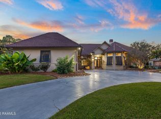 204 Inverness Ln, Broussard, LA 70518