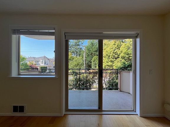 4th image of 200 99th Ave NE APT 22