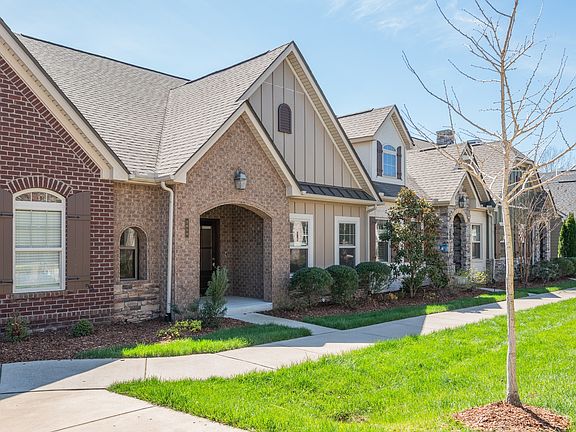 2nd image of 2058 Moultrie Cir
