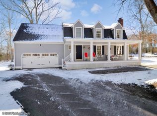 816 Slocum Rd, Saunderstown, RI 02874