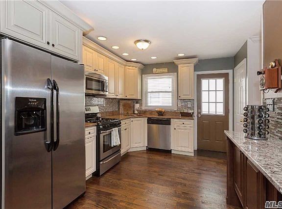5th image of 18 Woodmere Pl