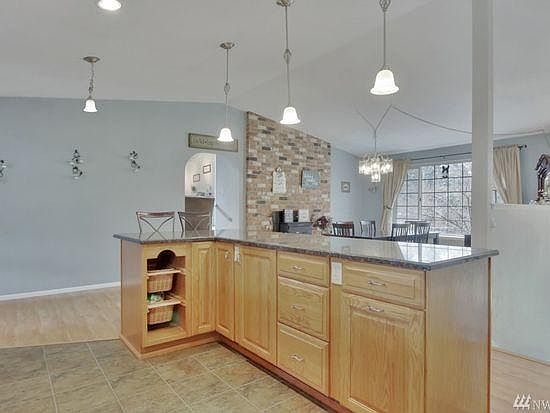 4th image of 1405 156th St E