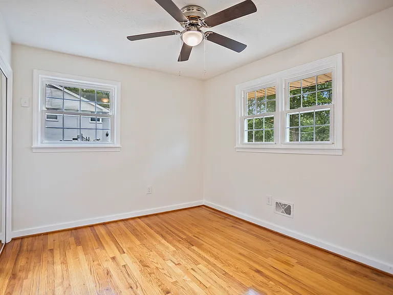 1831 Courtney Dr — Photo 15