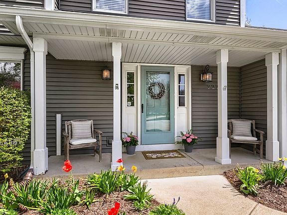 3rd image of 227 N Cambridge Dr