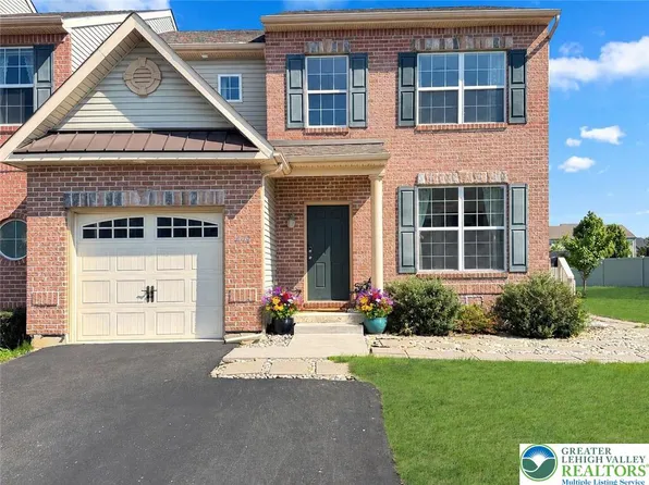 4472 Elmwood Dr, Nazareth, PA 18064