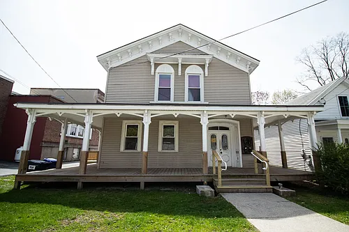 323 Pleasant St Photo 1