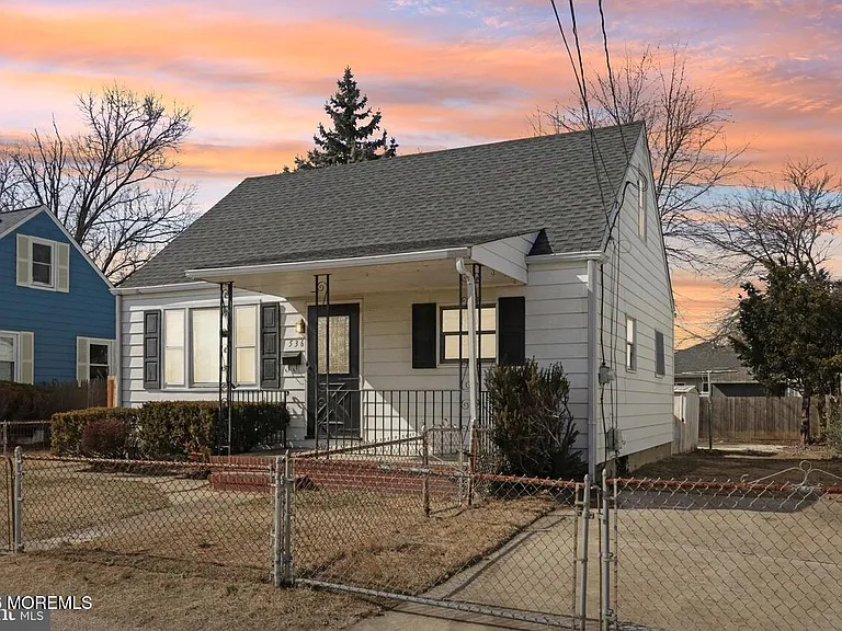 536 E Franklin St — Photo 1