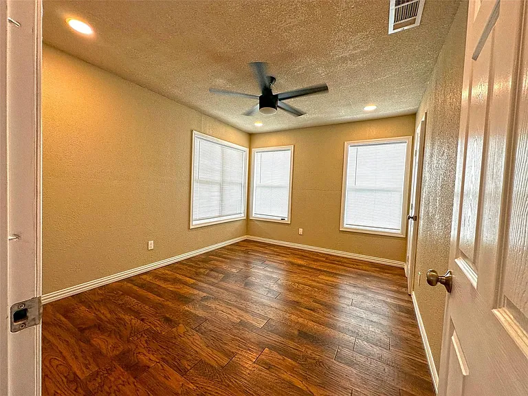 3144 Gordon Ave — Photo 15