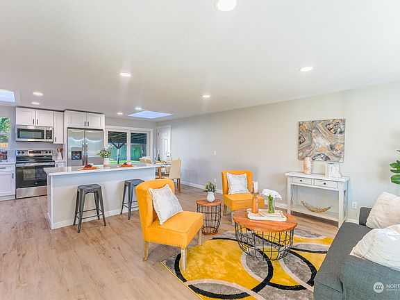 4th image of 702 Cedar Drive SE