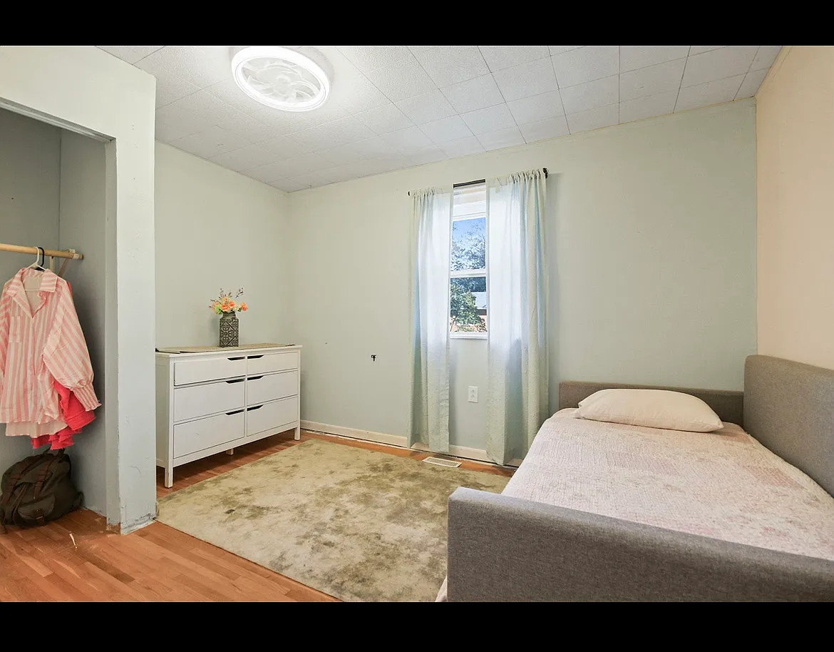 4 bed, 2.5 bath, 2500 sqft, $1,850 — Photo 3