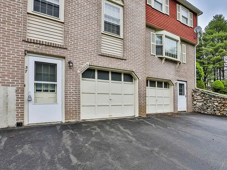 37 Cannongate III Rd — Photo 3