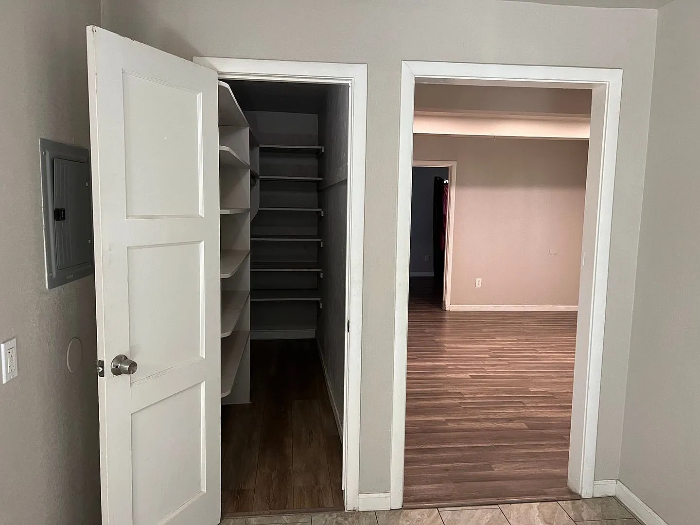 Charming 2BR Condo in Sacramento — Photo 4