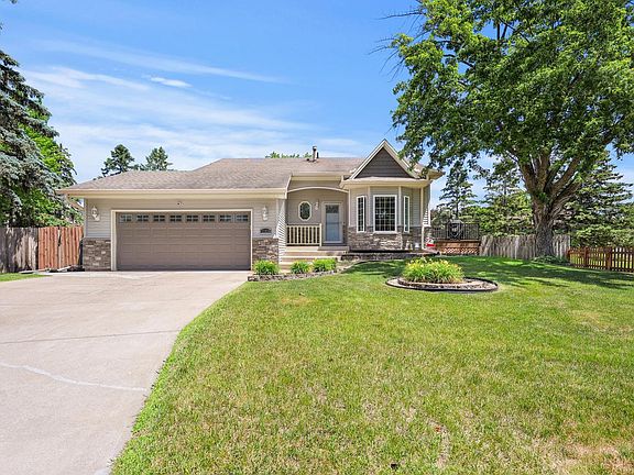 3rd image of 11015 Rhode Island Cir N