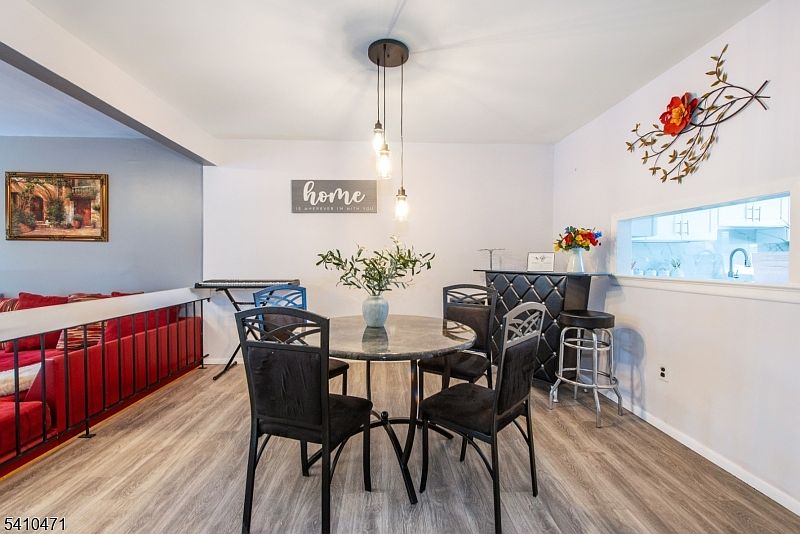 1st image of 25 Chelsea Way