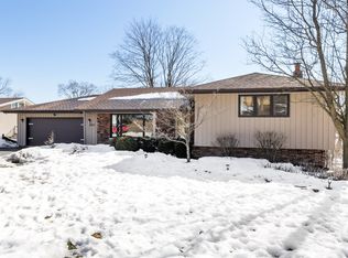 8423 Crescent Ct, Willow Springs, IL 60480