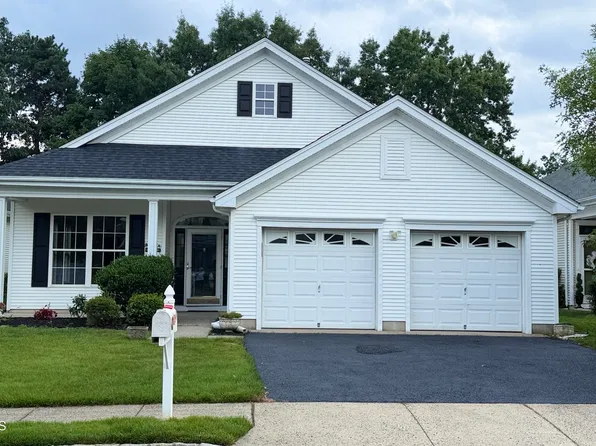 42 Greenways Lane, Lakewood, NJ 08701